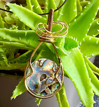 Load image into Gallery viewer, ABALONE ROUND PENDANT