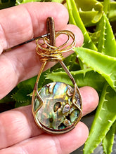 Load image into Gallery viewer, ABALONE ROUND PENDANT