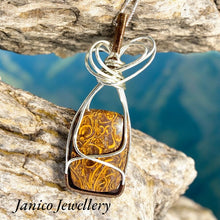 Load image into Gallery viewer, MIRIAM/CALLIGRAPHY GEM NECKLACE