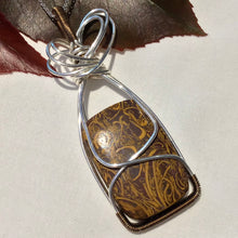 Load image into Gallery viewer, MIRIAM/CALLIGRAPHY GEM NECKLACE