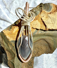 Load image into Gallery viewer, BOTSWANA PEAR AGATE PENDANT