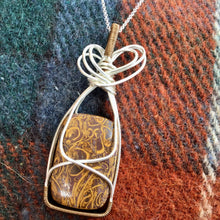 Load image into Gallery viewer, MIRIAM/CALLIGRAPHY GEM NECKLACE