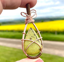 Load image into Gallery viewer, GREEN OPAL PENDANT