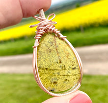 Load image into Gallery viewer, GREEN OPAL PENDANT