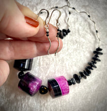 Load image into Gallery viewer, AGATE FUSCHIA BARRELS NECKLACE with Silver Twists & EARRINGS