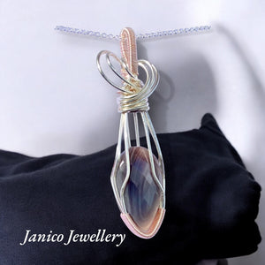 BOTSWANA PEAR AGATE PENDANT