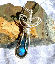 Load image into Gallery viewer, PETITE LABRADORITE NECKLACE
