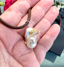 Load image into Gallery viewer, FRESHWATER NUCLEATED BAROQUE PEARL NECKLACE
