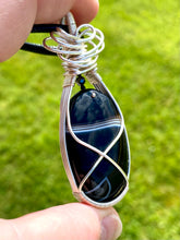 Load image into Gallery viewer, BLACK BANDED AGATE  PENDANT

