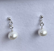 Load image into Gallery viewer, FRESHWATER BUTTON PEARLS
