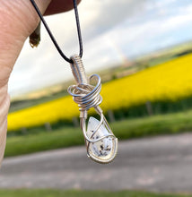 Load image into Gallery viewer, DENDRITIC AGATE PENDANT
