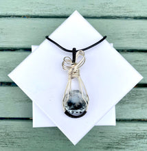 Load image into Gallery viewer, DENDRITIC AGATE PENDANT

