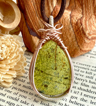 Load image into Gallery viewer, GREEN OPAL PENDANT on Silver
