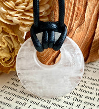 Load image into Gallery viewer, QUARTZ PENDANT

