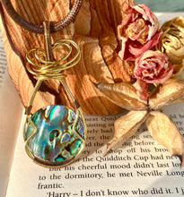 Load image into Gallery viewer, ABALONE ROUND PENDANT
