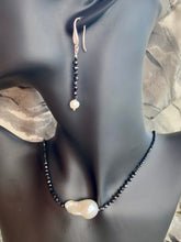 Load image into Gallery viewer, BLACK SPINEL &amp; FRESHWATER PEARL SET
