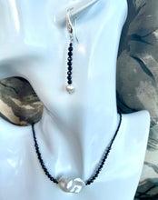 Load image into Gallery viewer, BLACK SPINEL &amp; FRESHWATER PEARL SET
