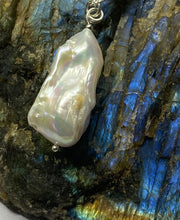 Load image into Gallery viewer, FRESHWATER NUCLEATED BAROQUE PEARL NECKLACE &amp; Magnetic Clasp
